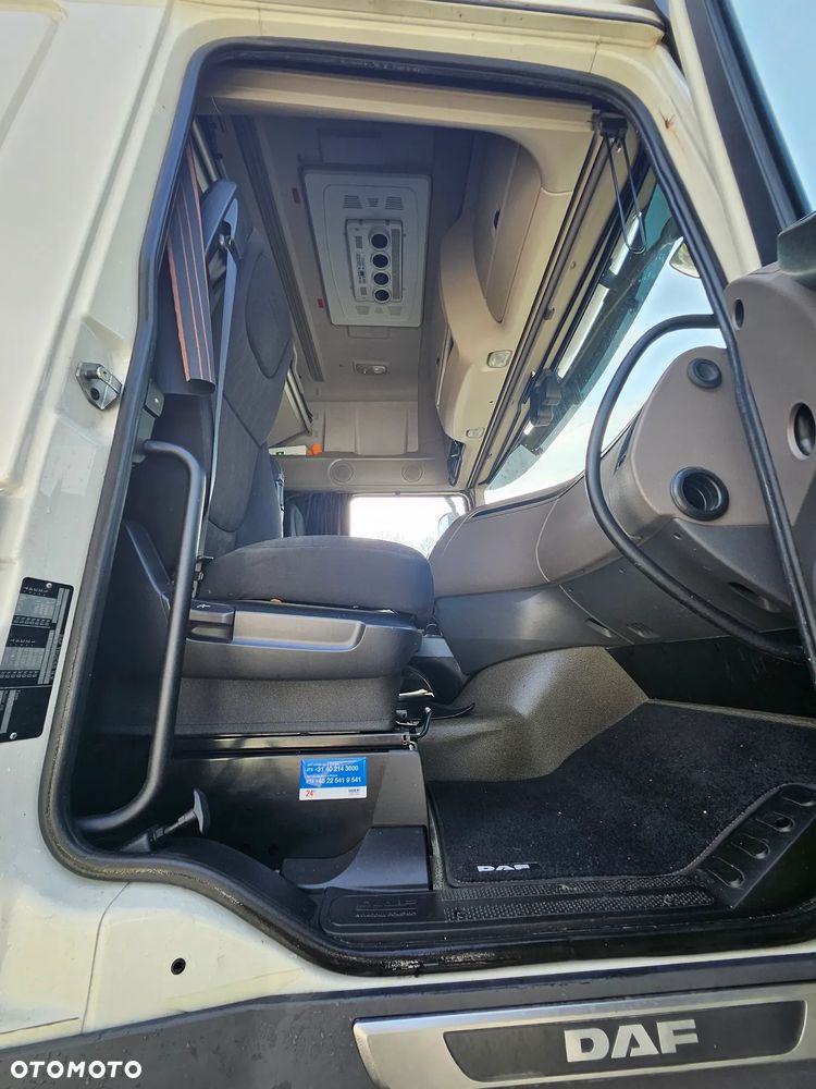 DAF XF - 8