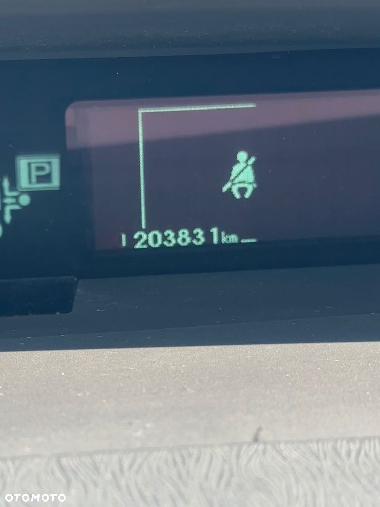 Toyota Prius (Hybrid) Life - 16