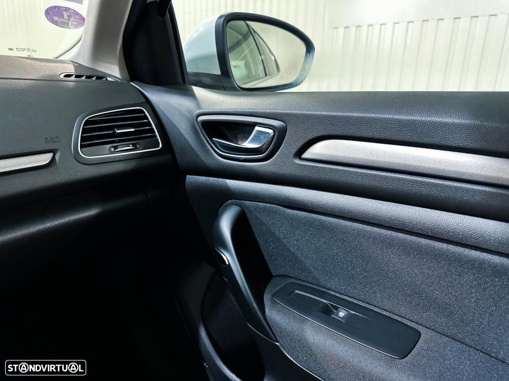 Renault Mégane 1.6 Plug-In R.S. Line - 30