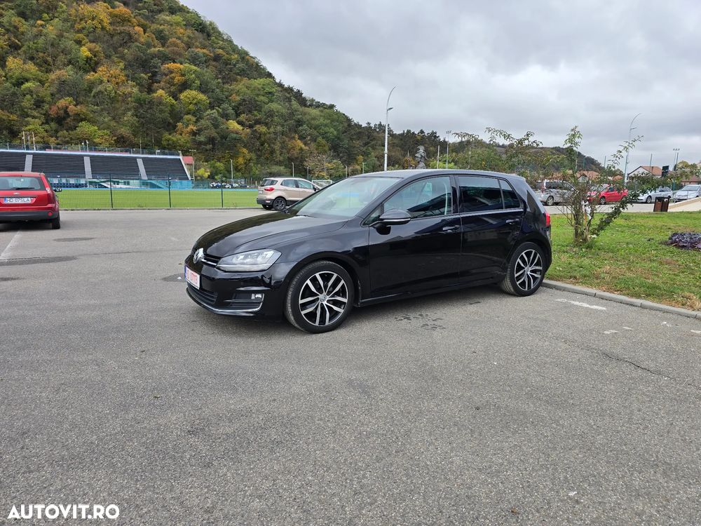 Volkswagen Golf - 1