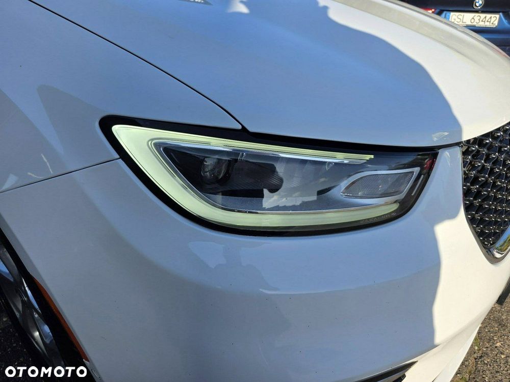 Chrysler Pacifica - 4