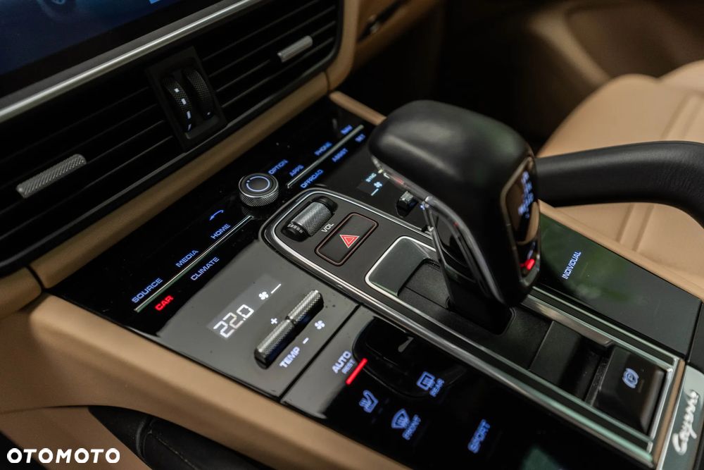 Porsche Cayenne Standard - 24