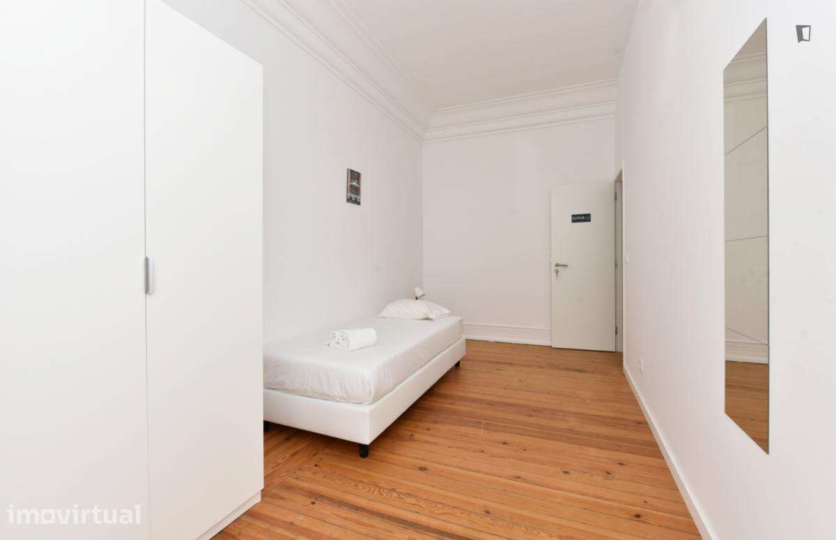 Quarto - localizado em Marquês de Pombal Lisbon - Grande imagem: 3/24