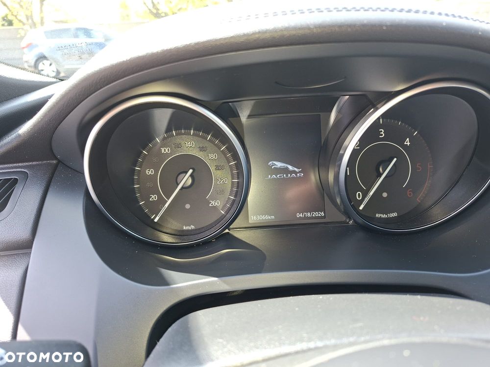 Jaguar E-Pace D150 R-Dynamic - 9