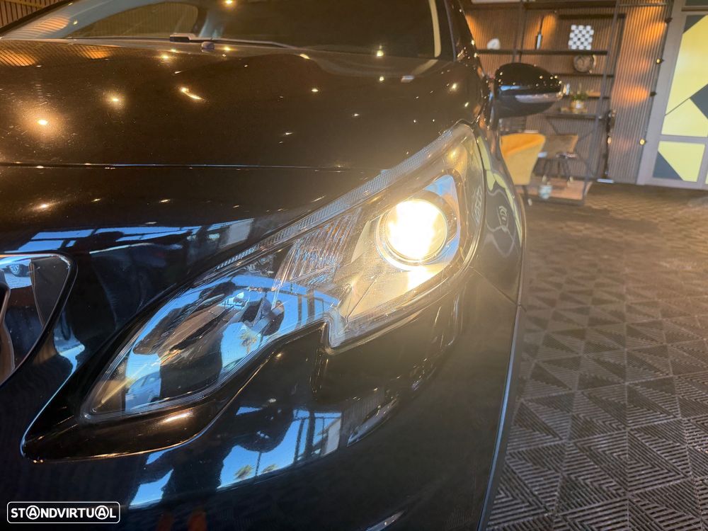 Peugeot 2008 1.2 PureTech Style - 9