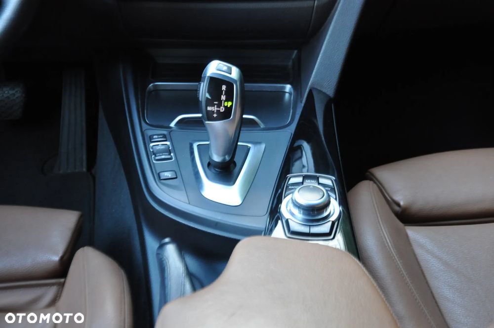 BMW Seria 3 318d Sport Line - 17