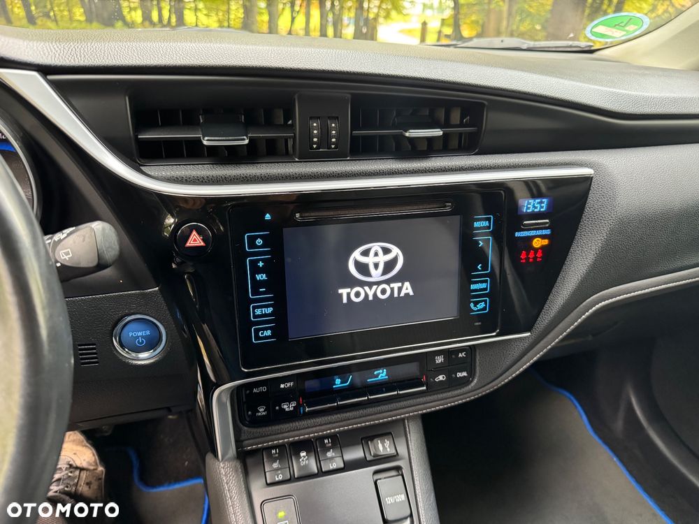 Toyota Auris 1.8 Executive - 14