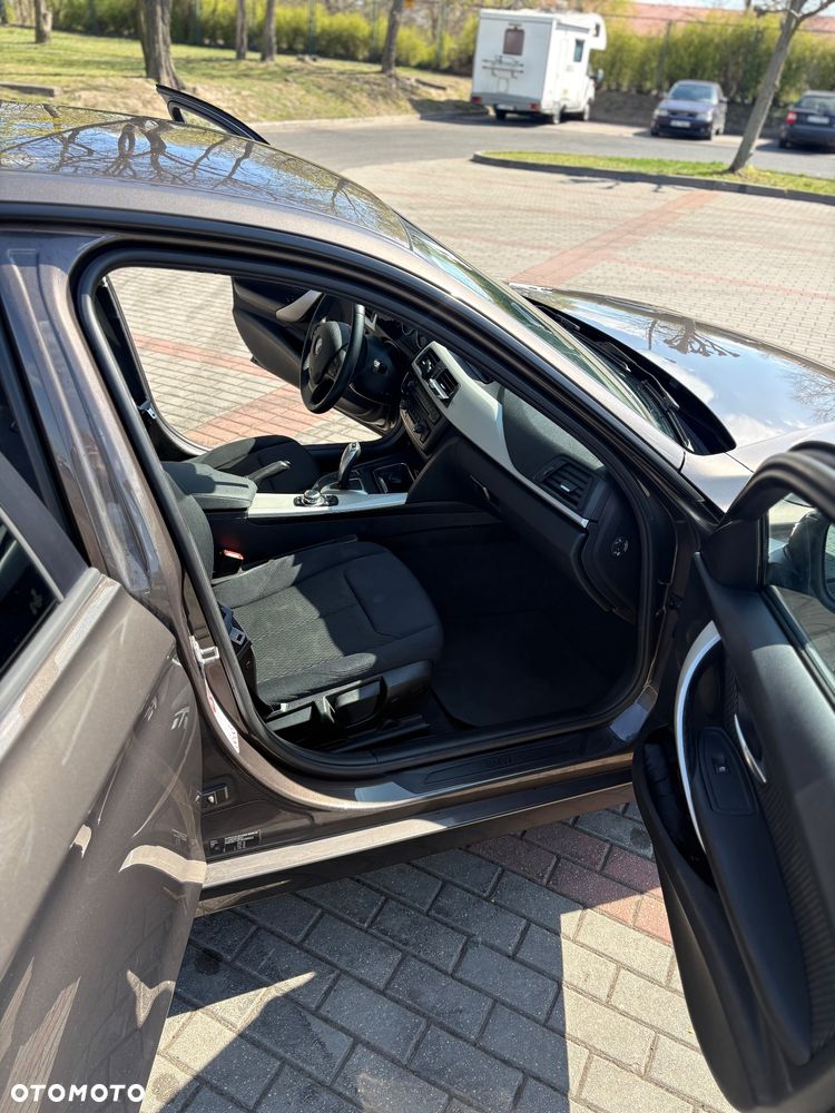BMW Seria 3 318d - 12