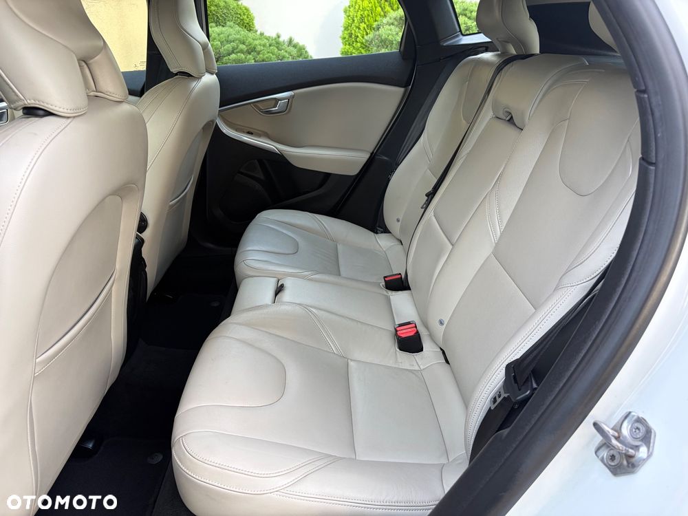 Volvo V40 D3 Momentum - 21
