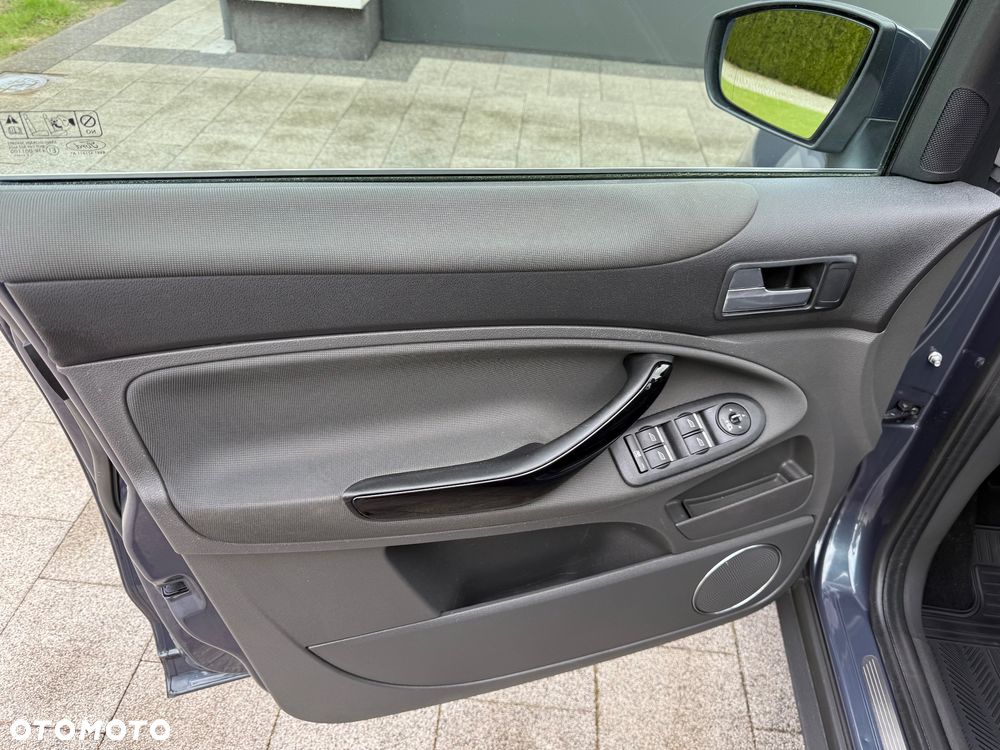 Ford Kuga 2.0 TDCi 2x4 Titanium - 12