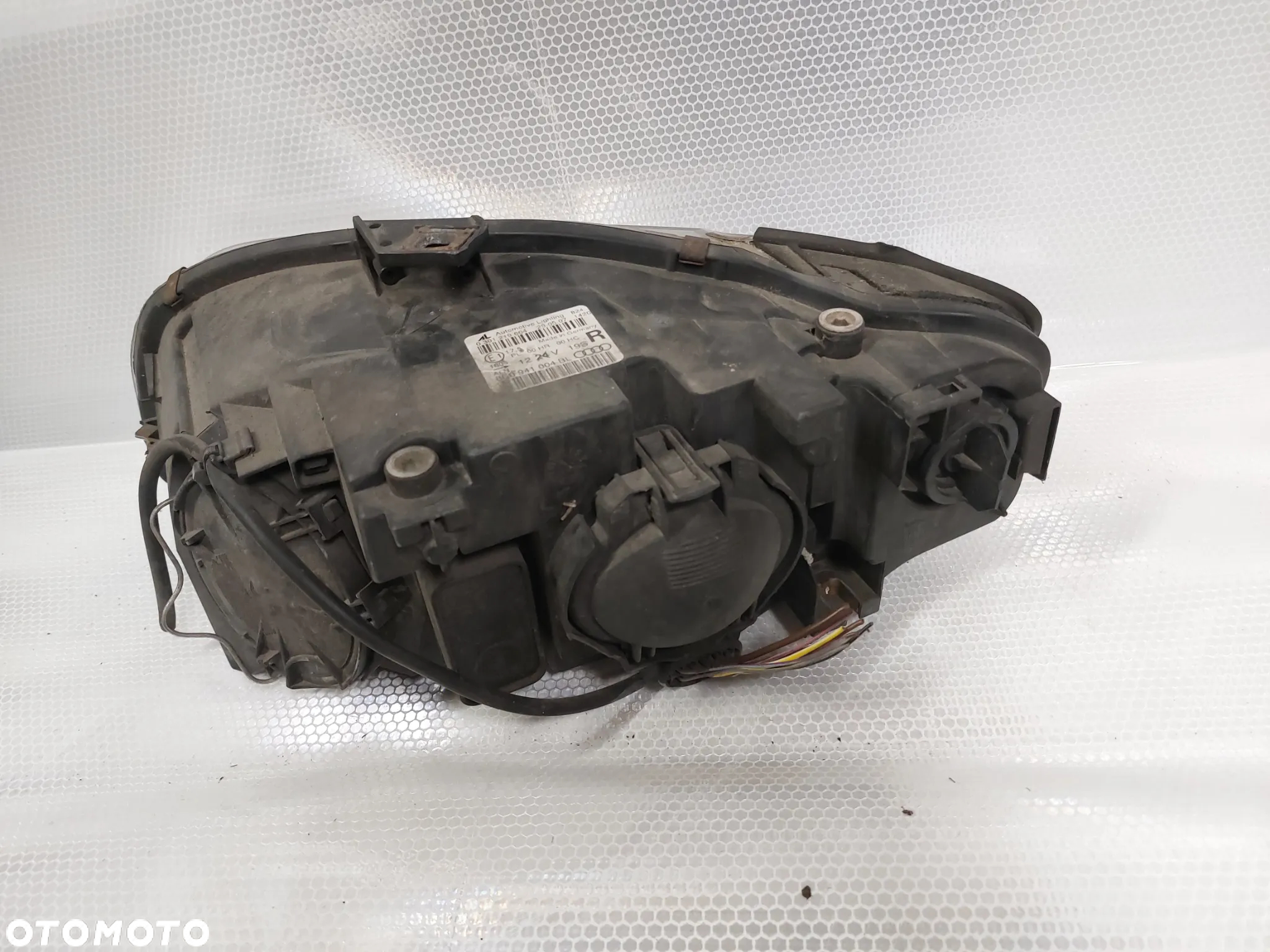 .  LAMPA PRZOD PRZEDNIA PRAWA AUDI A4 B7 - 3
