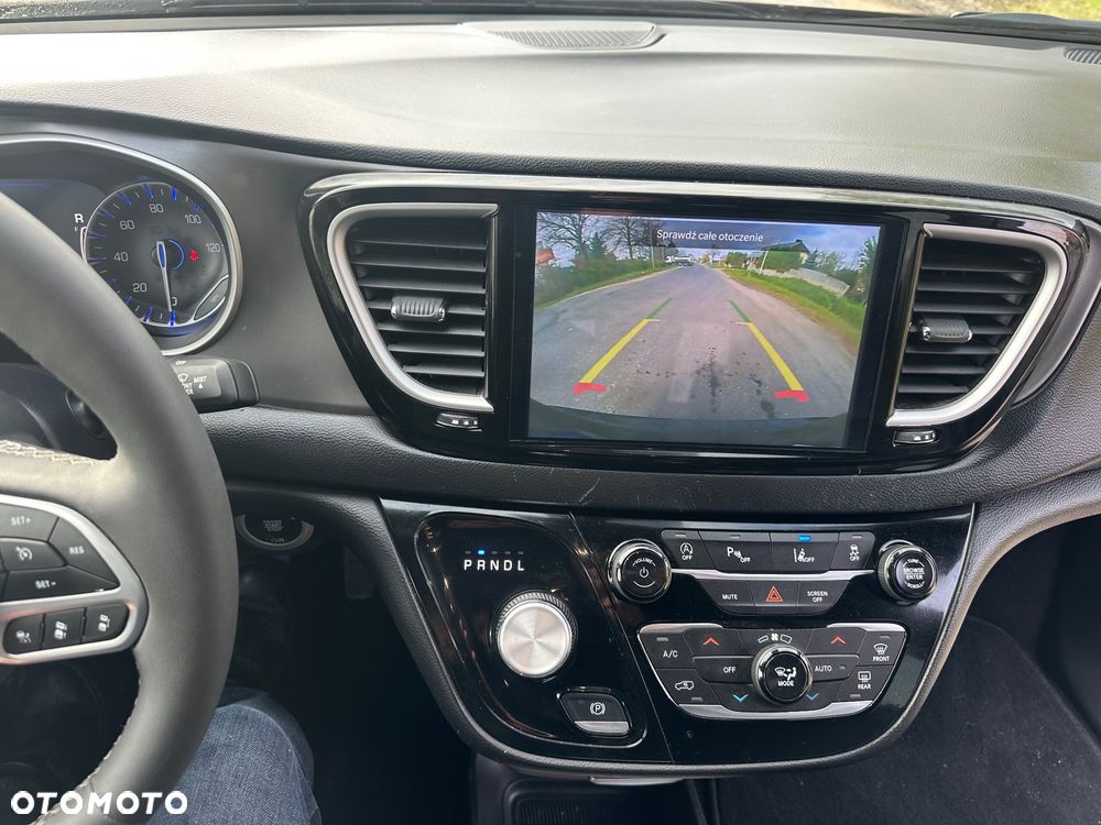 Chrysler Pacifica - 18