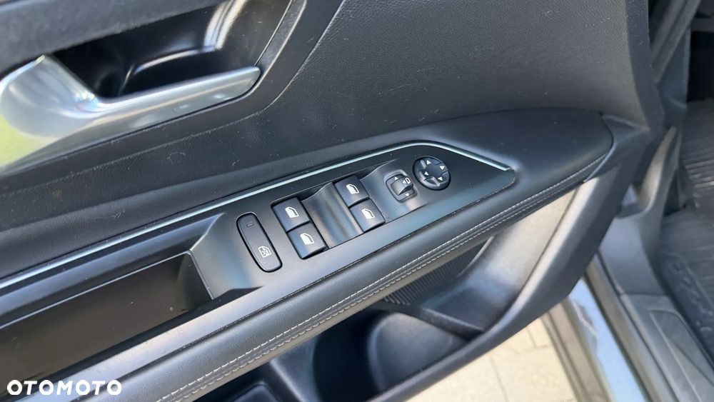 Peugeot 3008 1.6 BlueHDi Allure S&S - 25