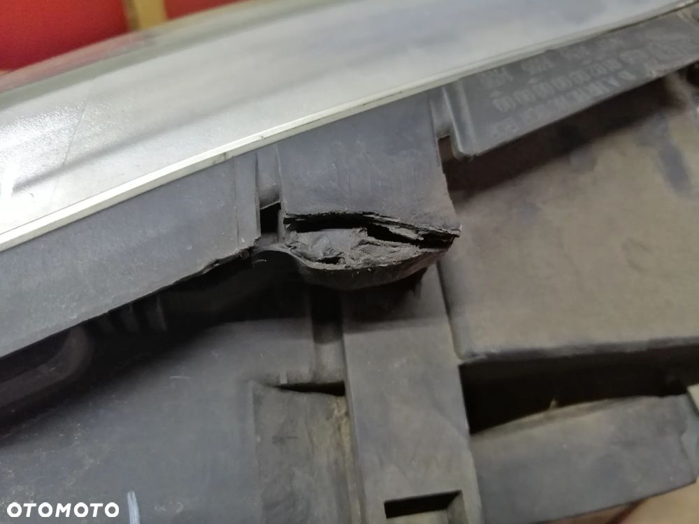 Volkswagen Touran Caddy lampy przód Xenon komplet - 7