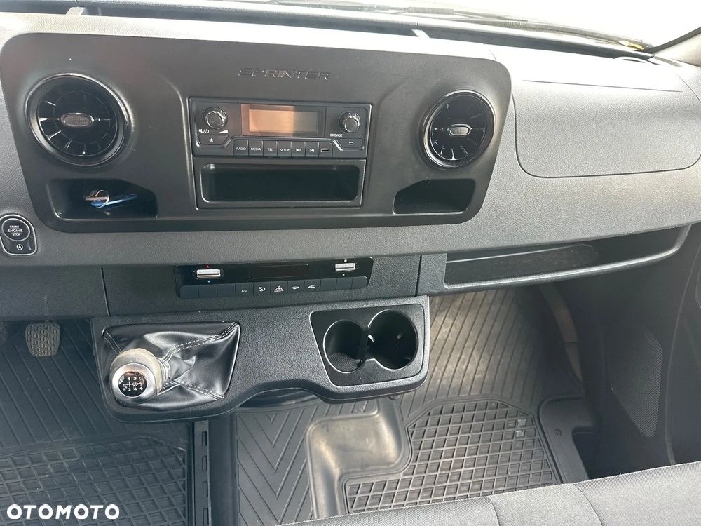 Mercedes-Benz SPRINTER - 24