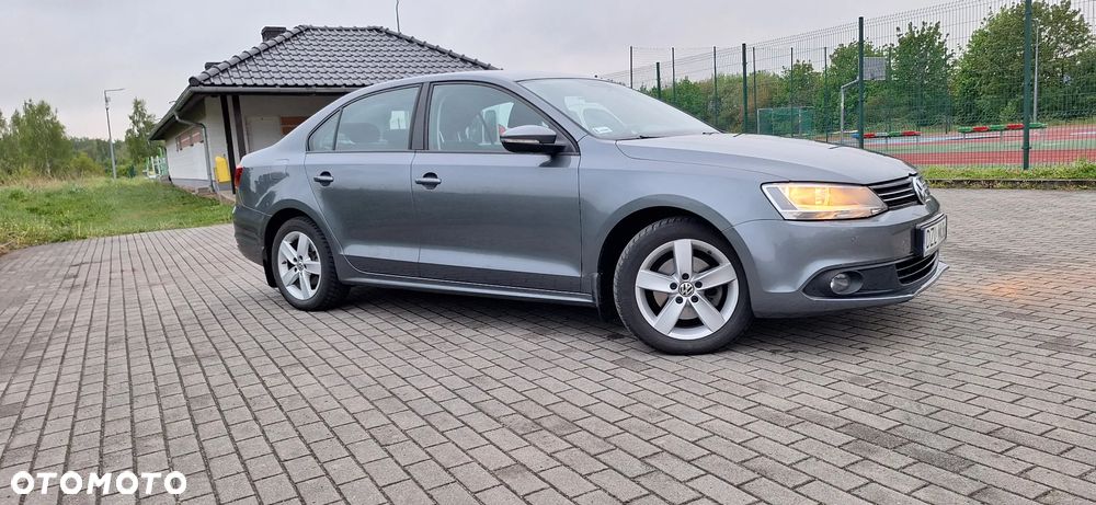Volkswagen Jetta - 3