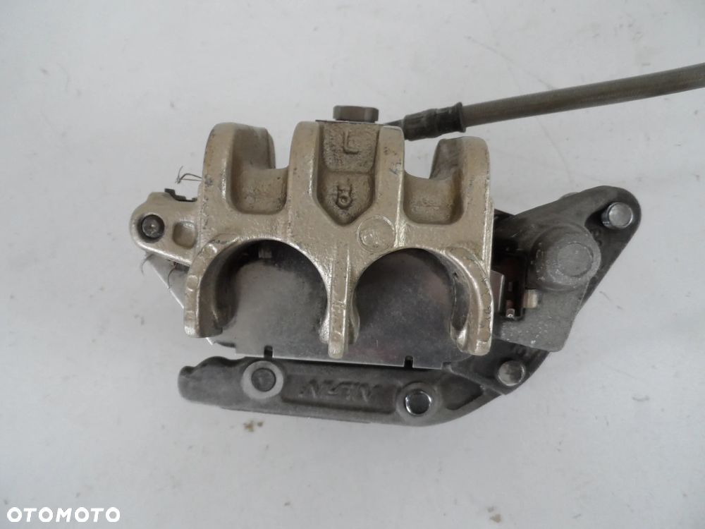 HONDA HORNET 600 PC36 zacisk hamulcowy przód jarzmo P,L - 3