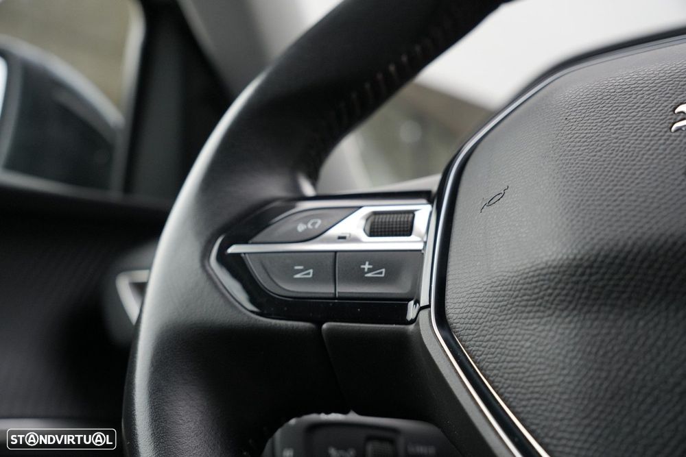 Peugeot 3008 1.2 PureTech Allure EAT8 - 13