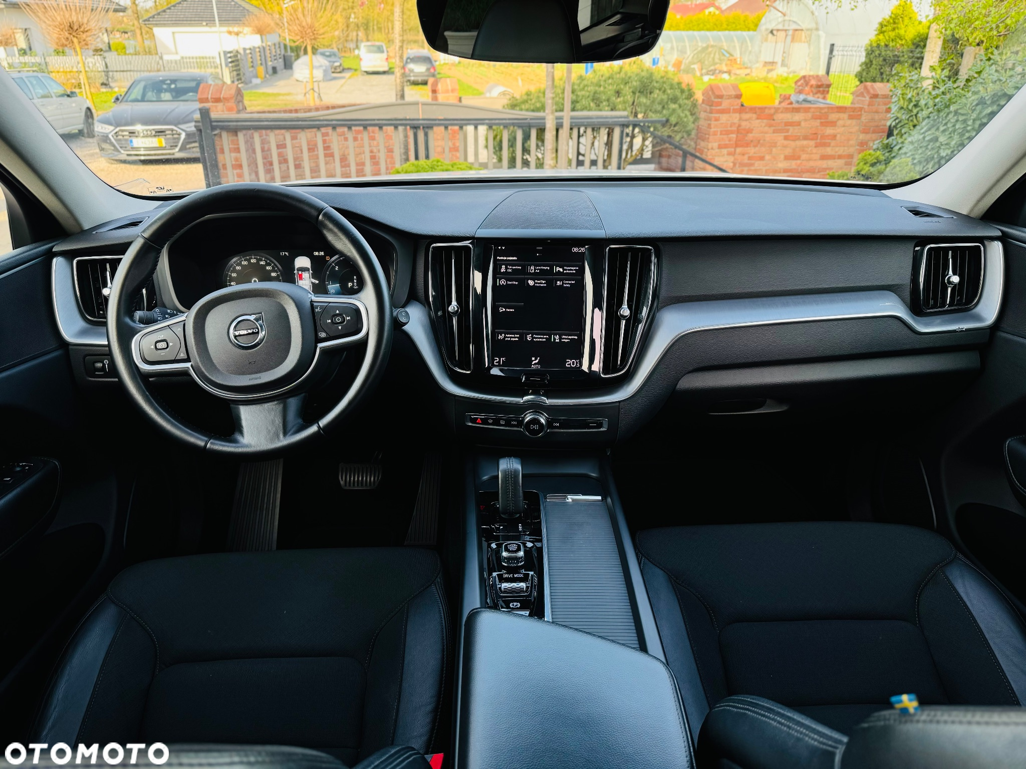 Volvo XC 60 B4 D AWD Geartronic Momentum Pro - 17