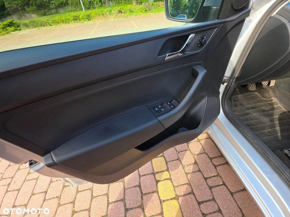 Skoda RAPID 1.2 TSI Ambition - 17