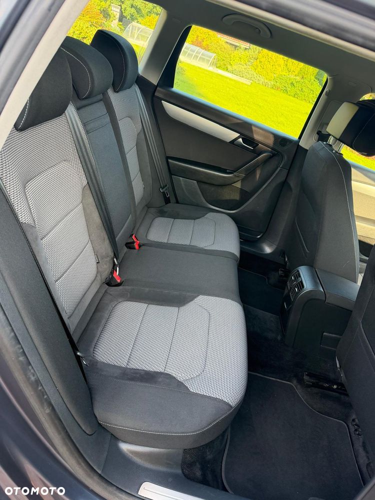 Volkswagen Passat Alltrack 2.0 TDI 4Motion DSG BlueMotion Tec - 10