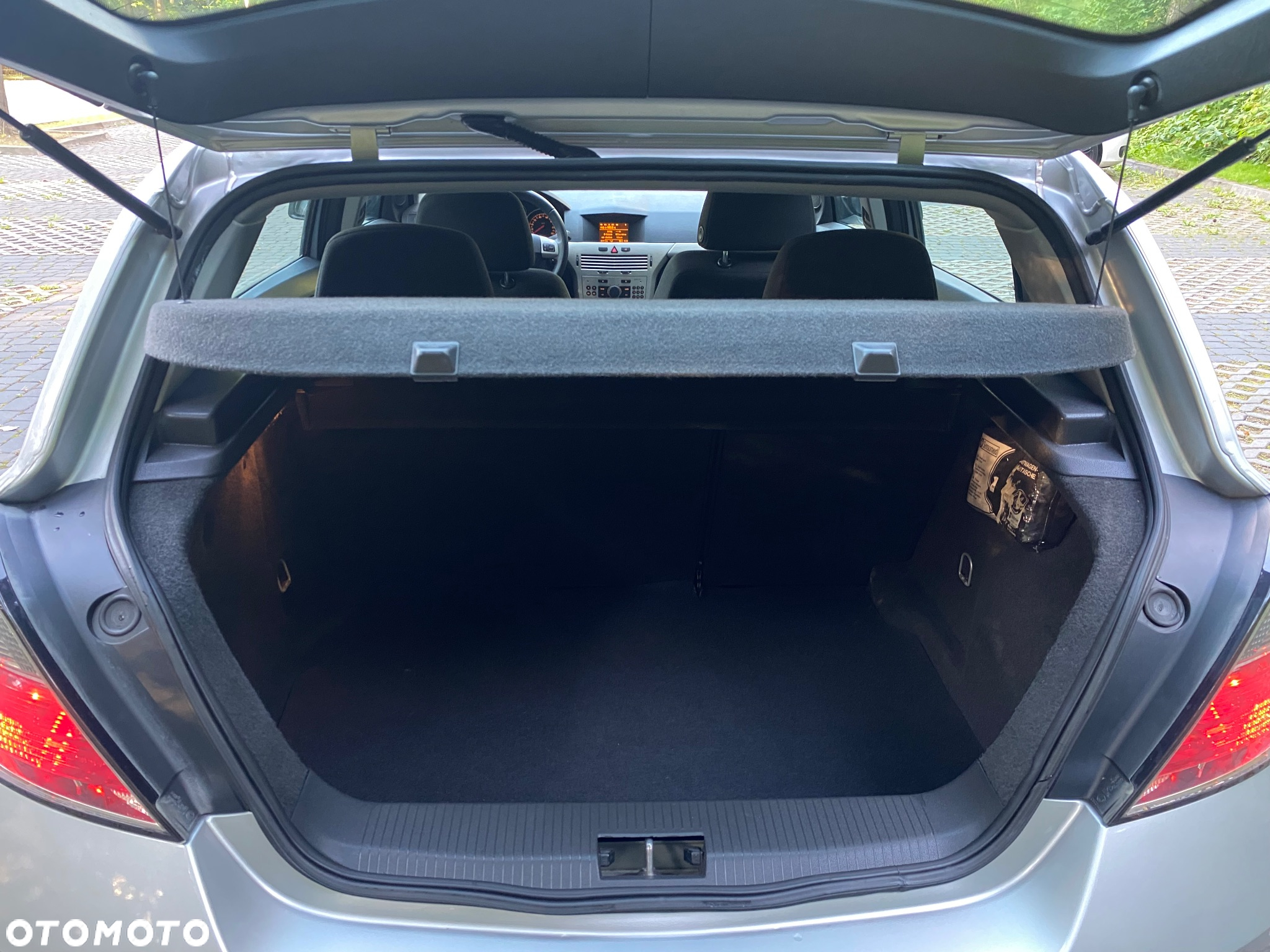 Opel Astra 1.6 Innovation - 24