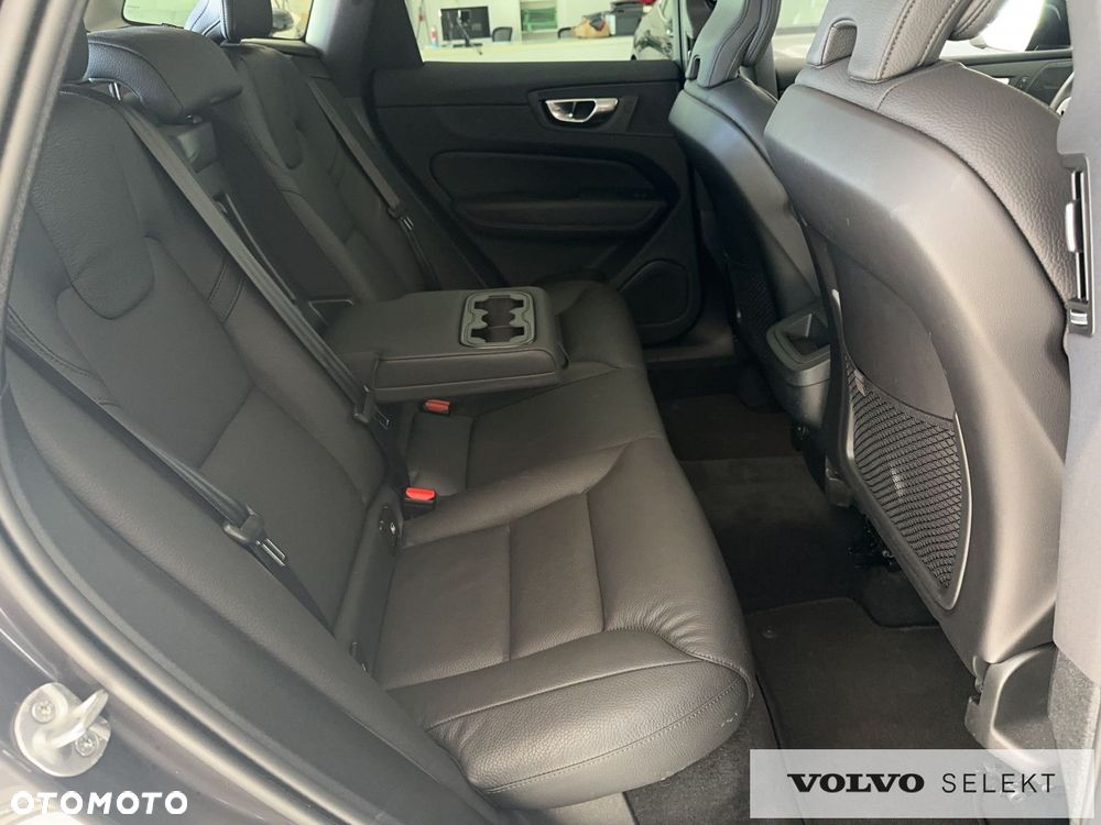 Volvo XC 60 B5 B AWD Plus Dark - 18