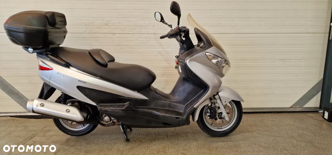 Suzuki Burgman - 21