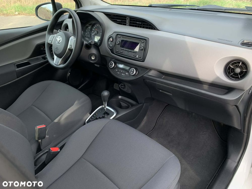Toyota Yaris Hybrid 100 Active - 14