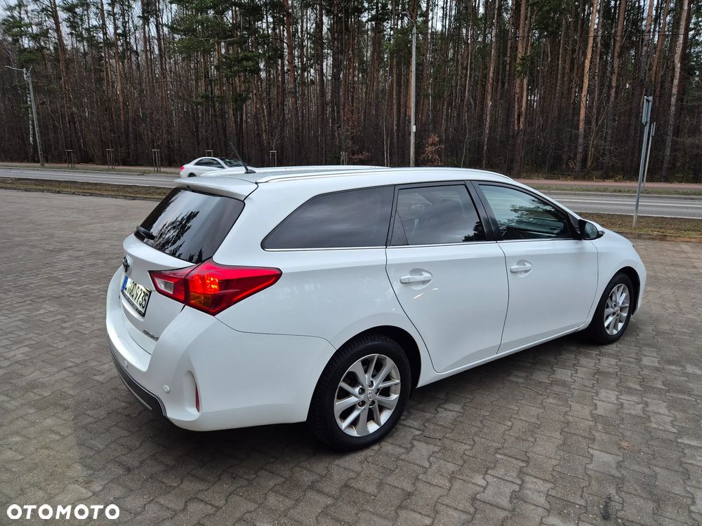 Toyota Auris 1.8 HSD Luna - 18
