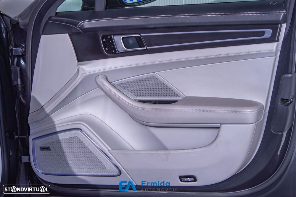 Porsche Panamera Sport Turismo - 36