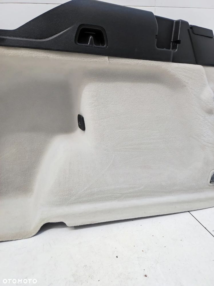 BOCZEK TAPICERKA BAGAŻNIKA LEWY TYŁ VOLVO XC60 II 2 - 4