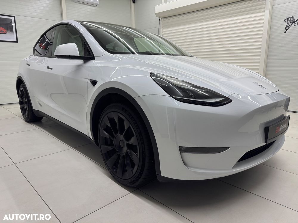 Tesla Model Y Long Range Dual Motor AWD - 3