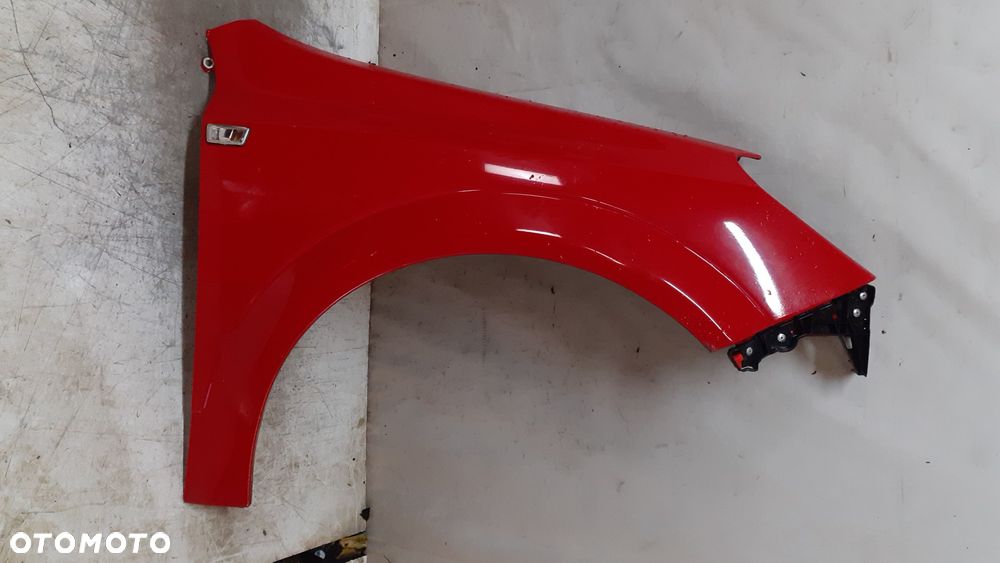 * OPEL ASTRA III H BŁOTNIK PRZÓD PRZEDNI PRAWY Y547 CZERWONY - 1