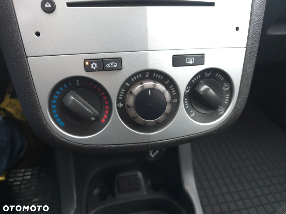 Opel Corsa 1.2 16V Enjoy - 28