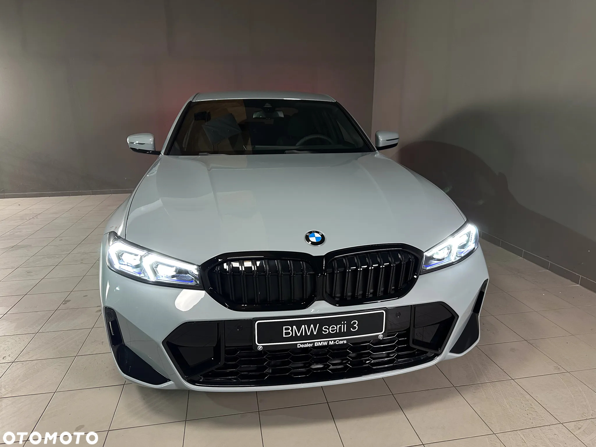 BMW Seria 3 330i xDrive - 14