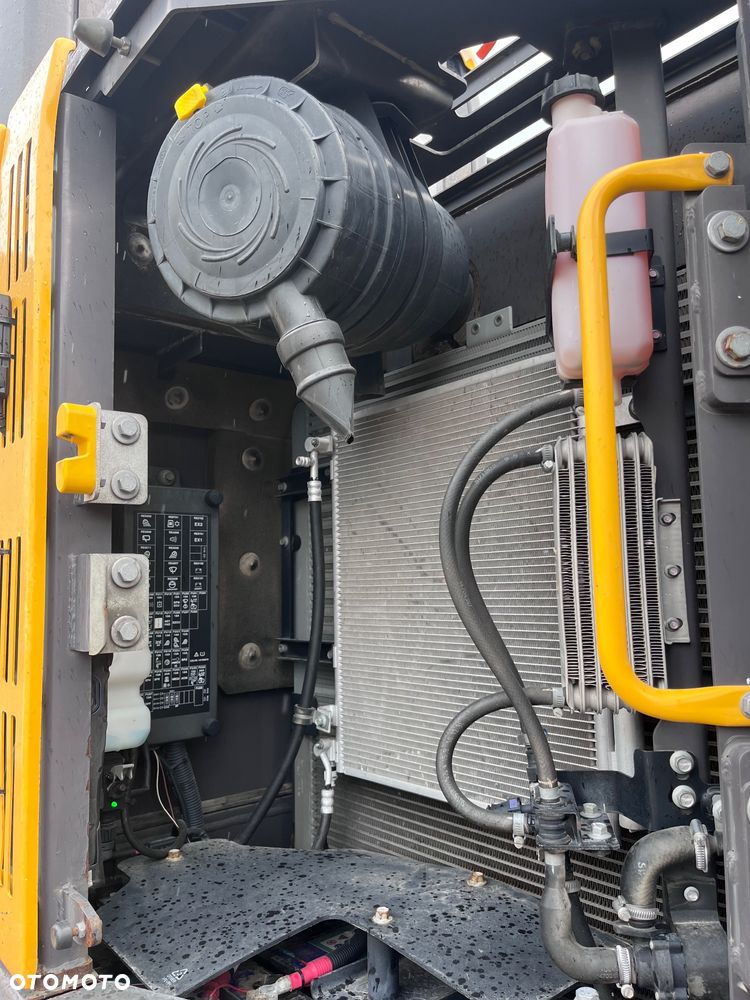 Volvo ECR235EL - 21