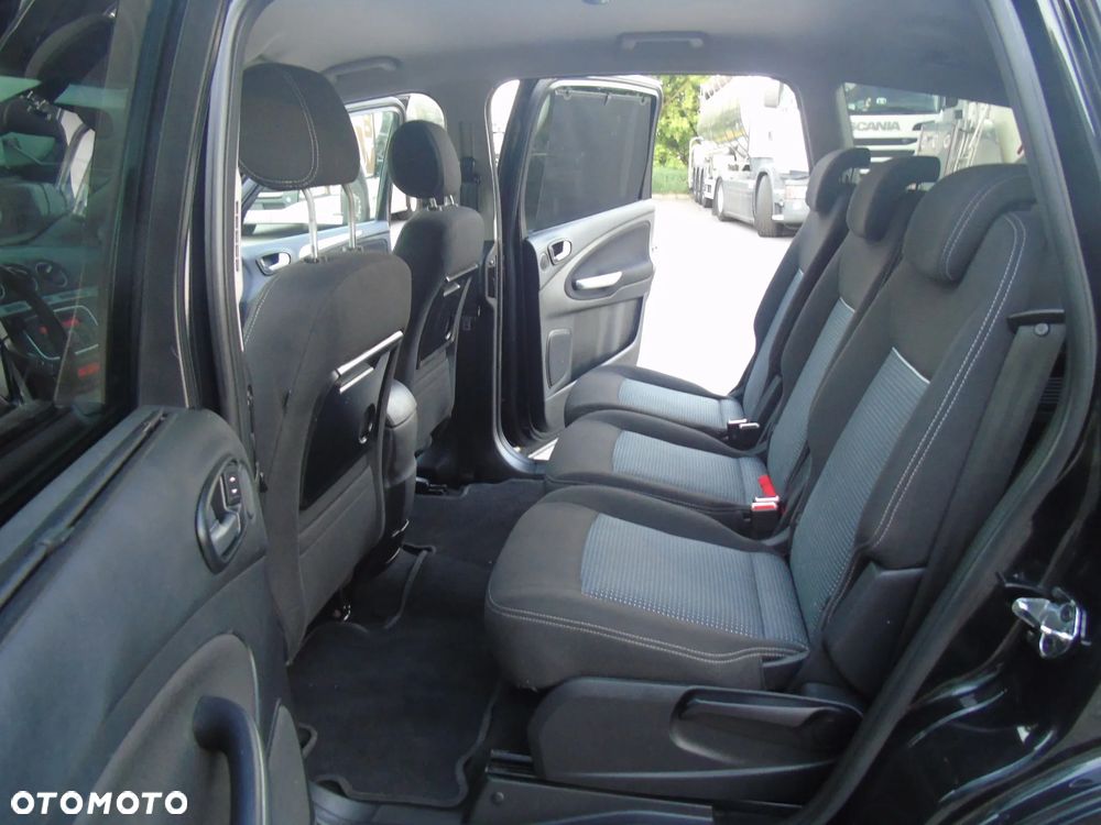 Ford S-Max - 8