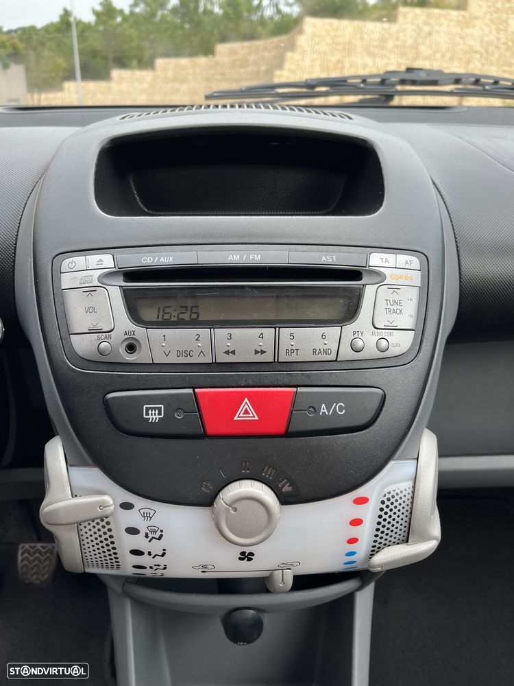 Peugeot 107 1.0 Black&Silver - 6