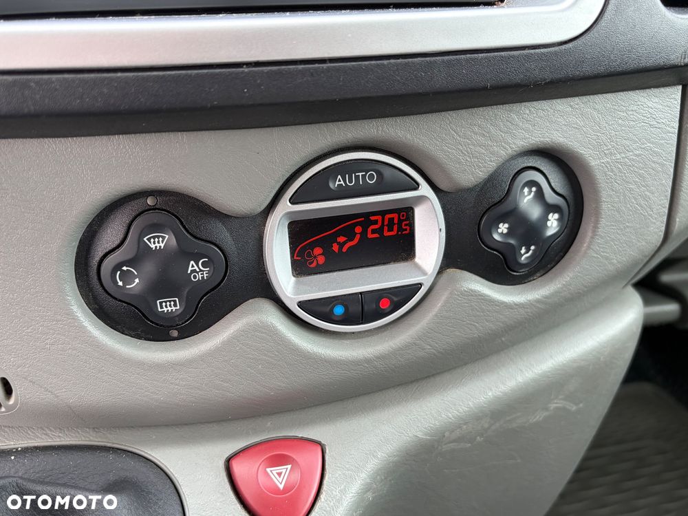 Renault Trafic Passenger Expression - 18