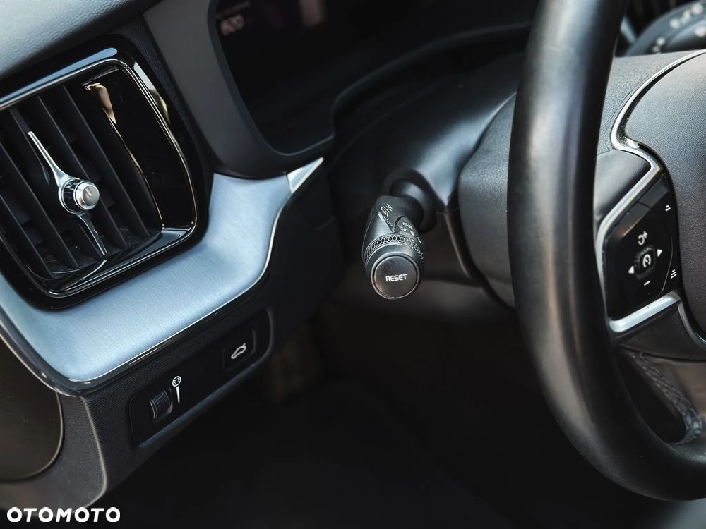 Volvo XC 60 B4 D AWD Core - 22