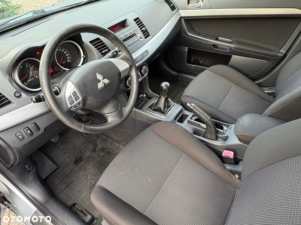 Mitsubishi Lancer 1.6 Invite - 21