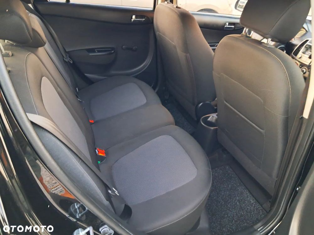 Hyundai i20 1.2 Intro Edition - 12
