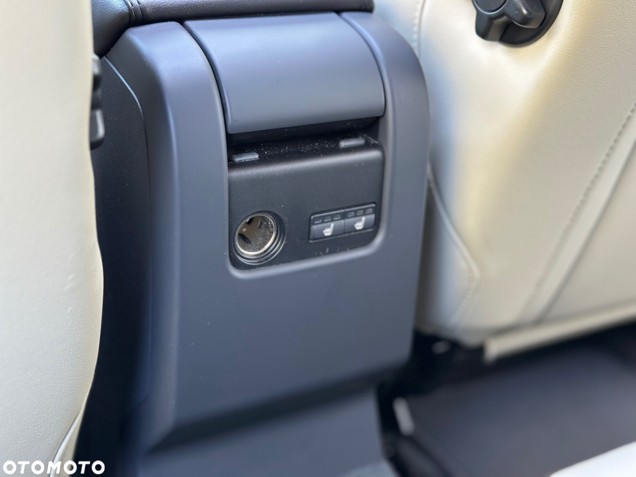 Volvo V60 D6 AWD Plug-in Hybrid Momentum - 38
