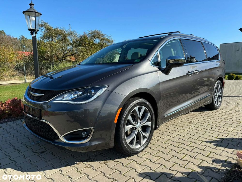 Chrysler Pacifica 2017 photo 3