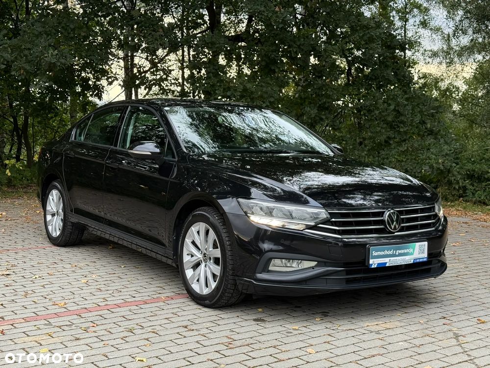 Volkswagen Passat - 1