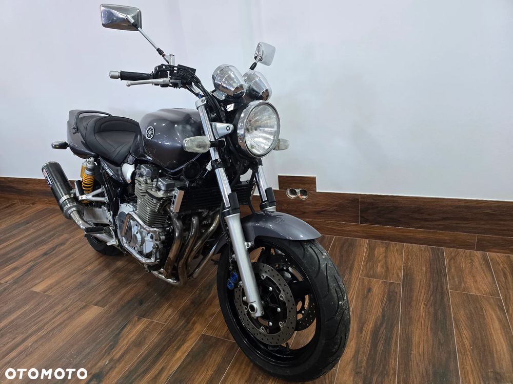 Yamaha XJR - 19
