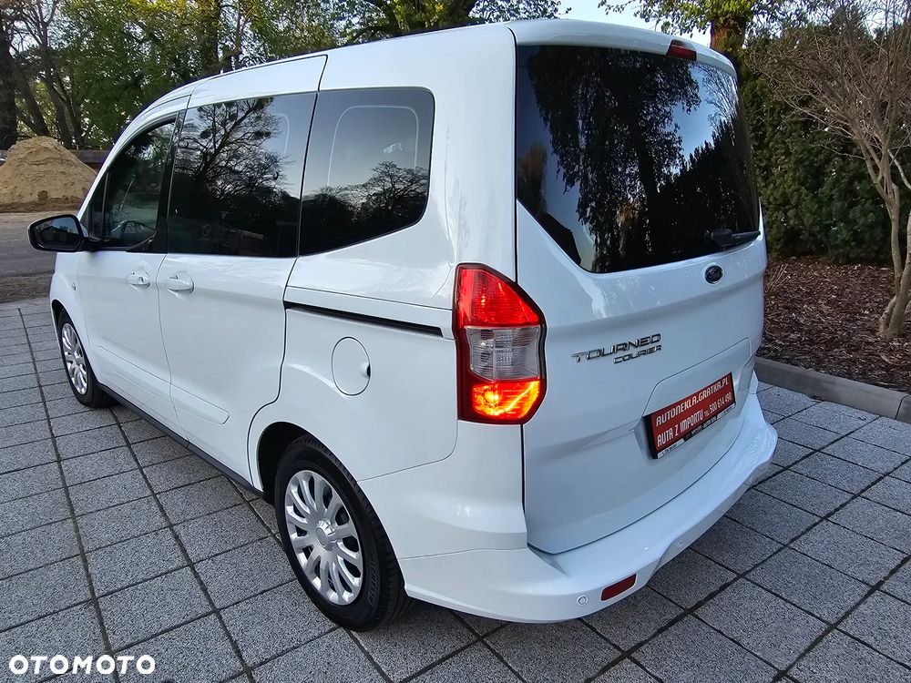 Ford Tourneo Courier 1.5 TDCi Titanium - 3