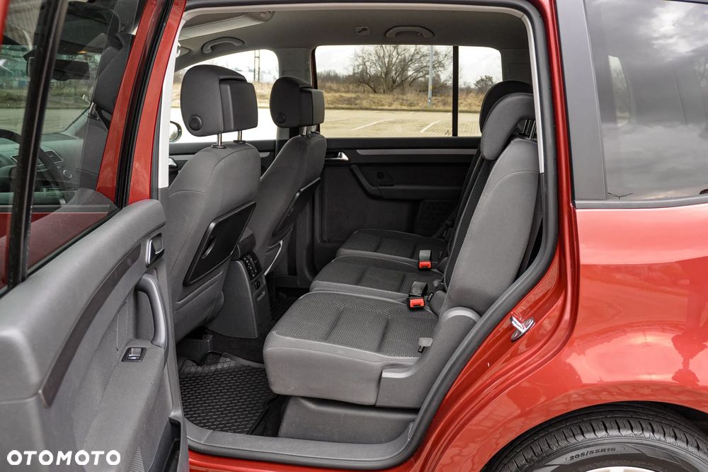 Volkswagen Touran - 8