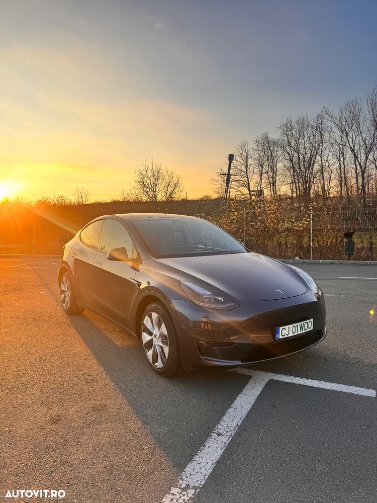Tesla Model Y - 2
